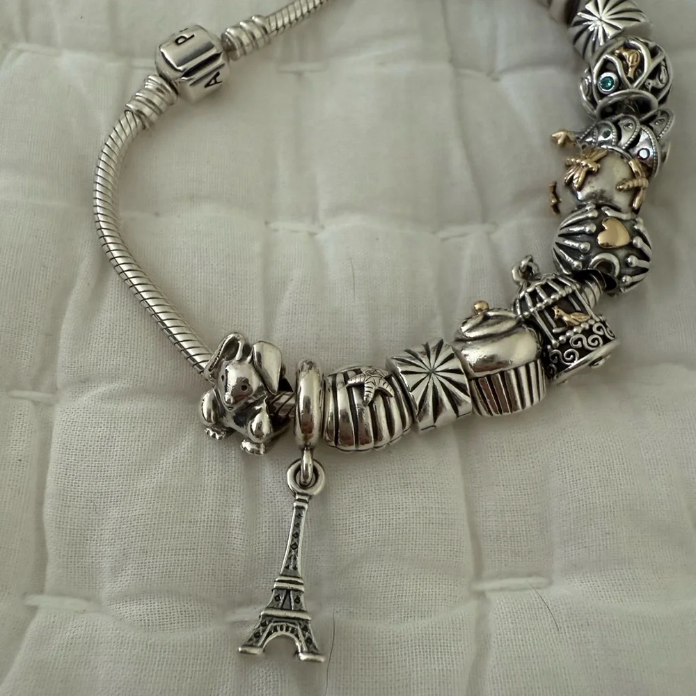 Pandora bracelet with 13 charms and 2 safety clips - Picture 4 of 8